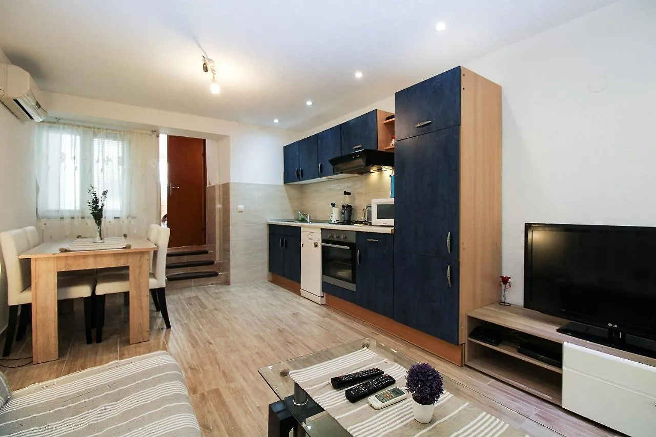 Apartment Besima 2178 Pula 0*,  Croatia