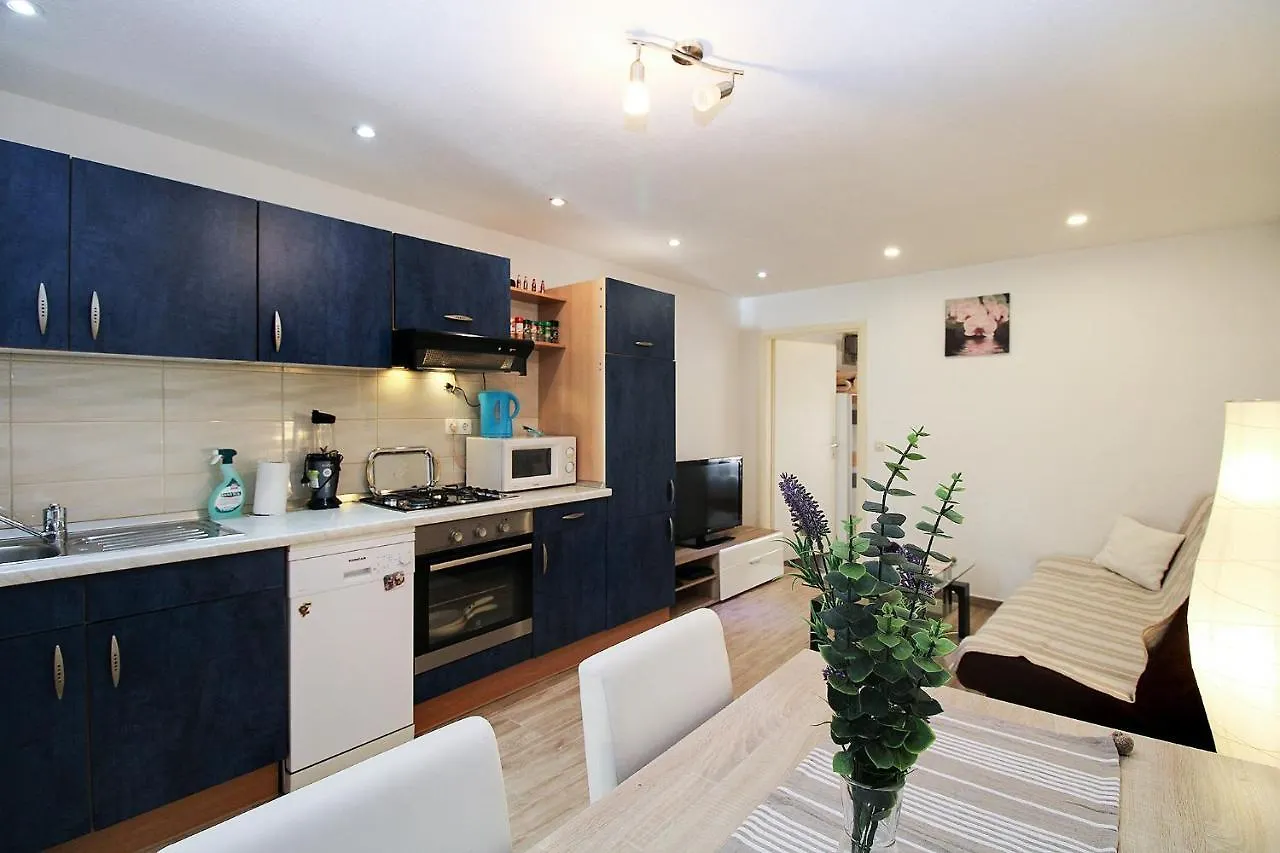 Apartment Besima 2178 Pula