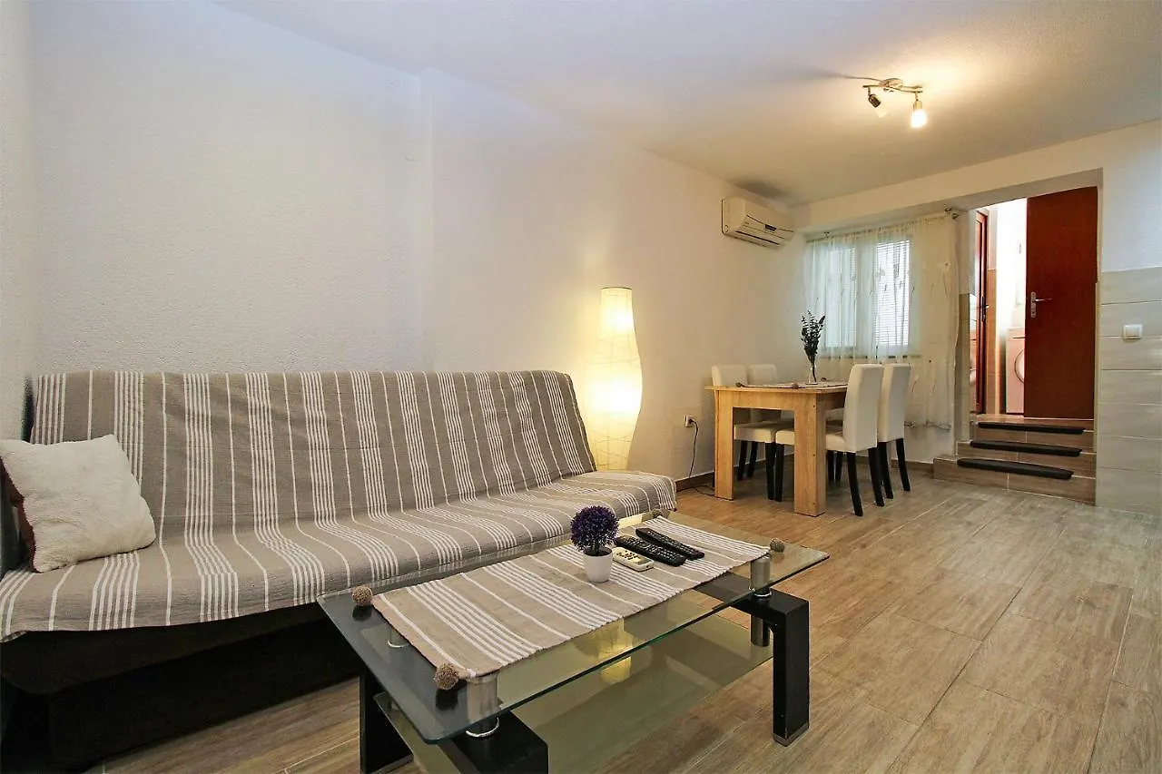 Apartment Besima 2178 Pula